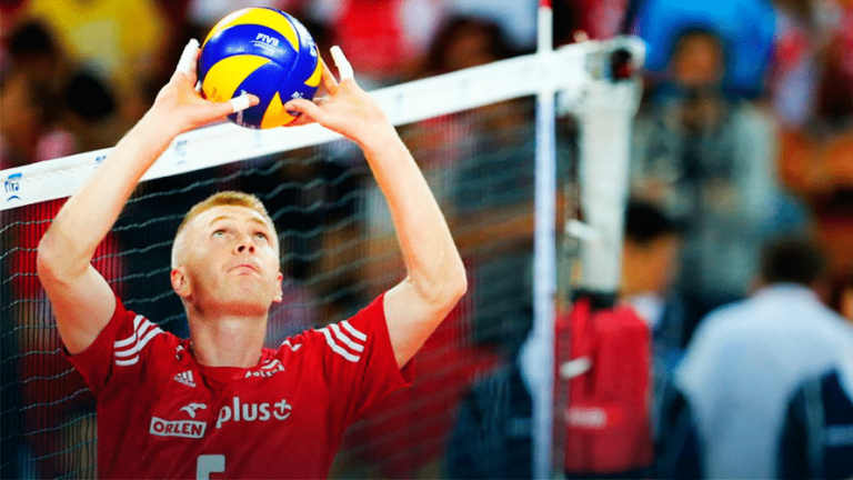 Fungsi Dan Peran Penting Pengumpan Dalam Permainan Bola Voli